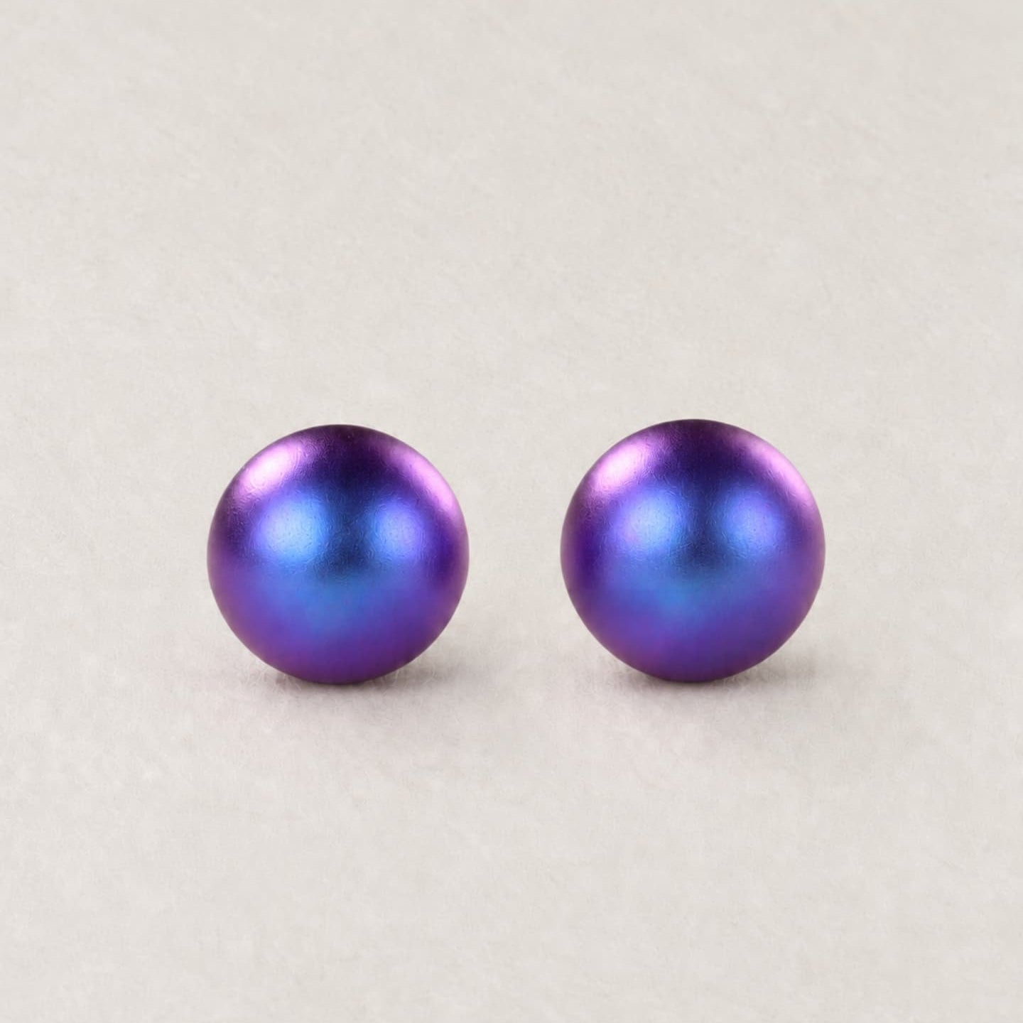 Iris / 078.1 — Aureole Titanium Studs